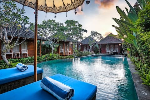 Peaceful 6 Bedroom Priv Pool with Authentic Design