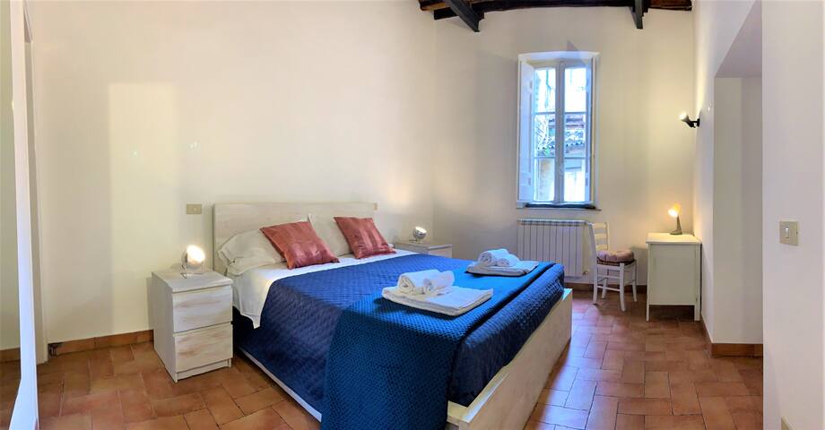 Beautiful Navona – historic house gallery image 5