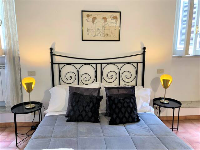 Beautiful Navona – historic house gallery image 4