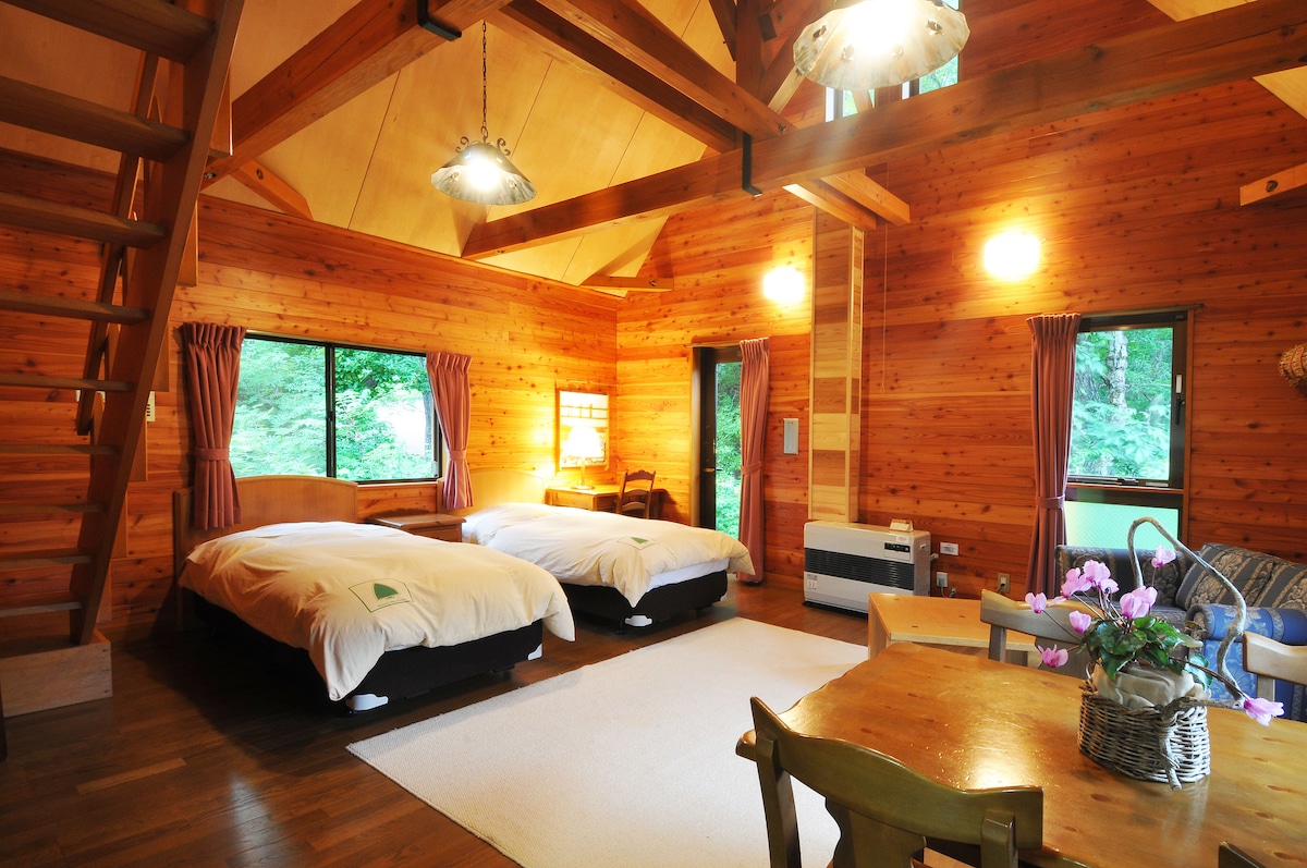 Interiér západnej izby typu lôžka