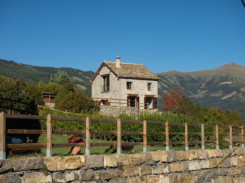 Propiedad de Airbnb exitosa: Unique country house in the heart of the Pyrenees en Huesca