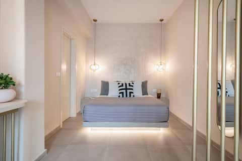 Selyna Star, New Modern Studio in Fira, Santorini!