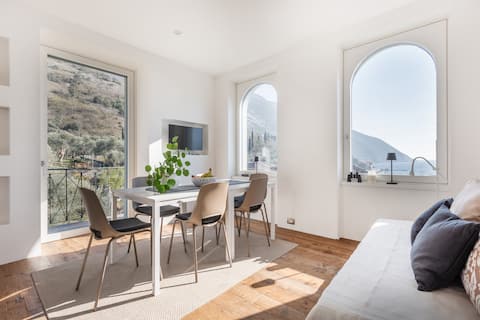 Annuncio Airbnb popolare: La Terrazza del Lago, with breathtaking view a Nago Torbole