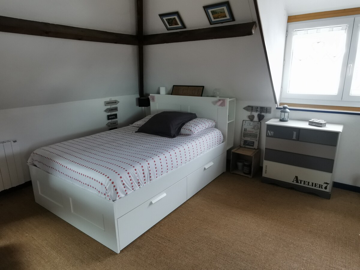 睡眠区床140 ，带4个大储物抽屉 