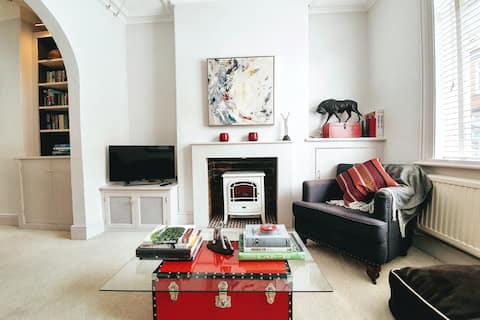 Top performing Airbnb: Walk to Chester Centre & Station | Boutique 2BR in Great Boughton