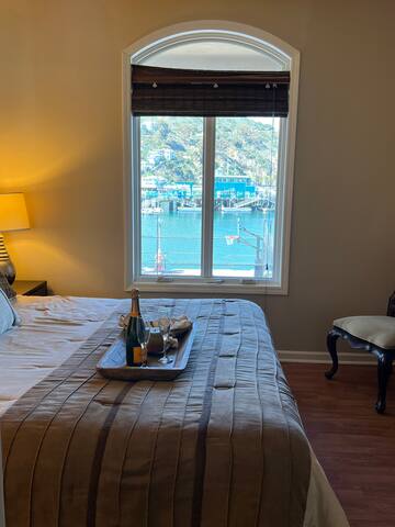 Beautiful Avalon Bay Views!! 2 Bedroom 2 Baths. gallery image 5