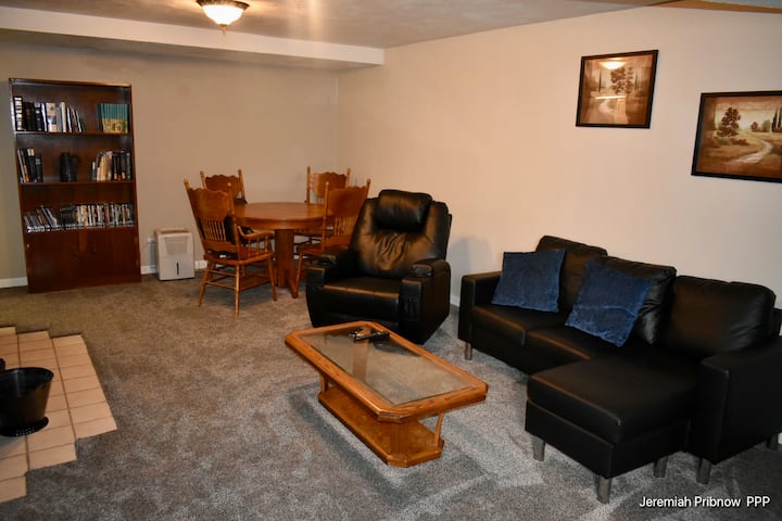 Cozy Basement Space - Kearney, NE
