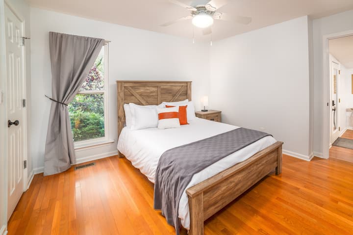 Main level bedroom with queen bed 