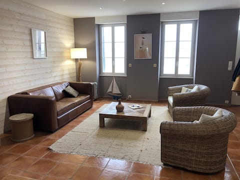 Sea view villa, beachfront, with small pool