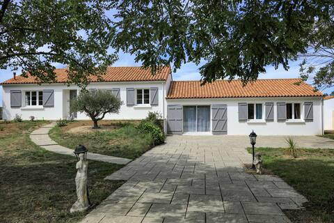GITE IN THE COUNTRYSIDE NEAR OCEAN AND NANTES
