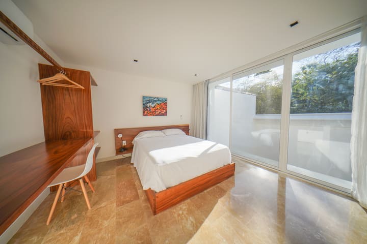 Spálňa s manželskou posteľou Queen 