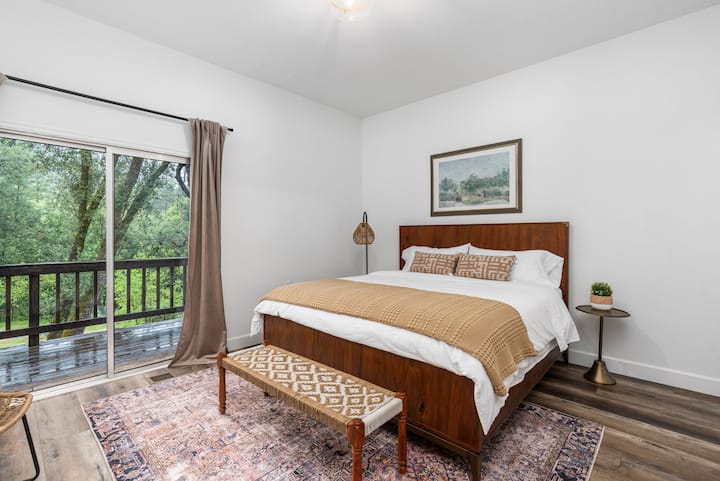 Chambre principale avec lit King Size au rez-de-chaussée