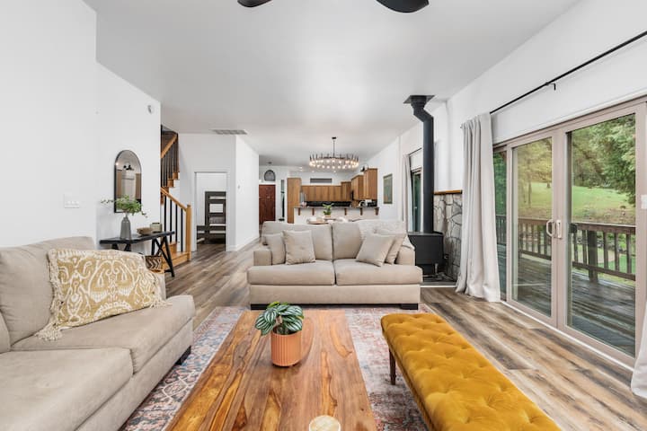 Game Room/home Theater| King Suite | Near Yosemite - Oakhurst, CA
