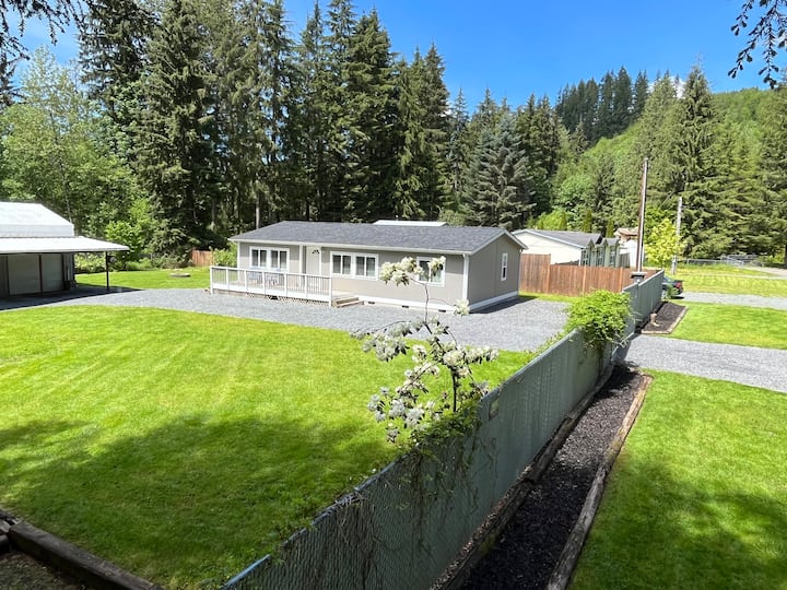 Private 3bedroom home close to hiking trails Houses for Rent in