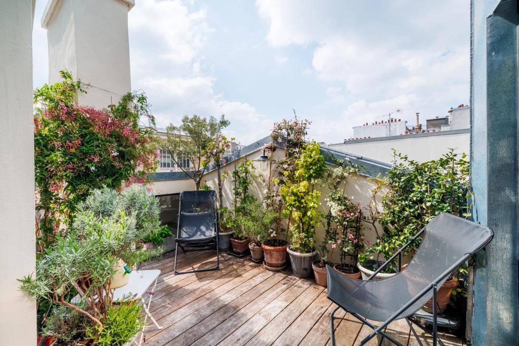 Top performing Airbnb: Artist loft with rooftop terrace AC-2BR-2BTH-85m2 in Paris 3e Arrondissement