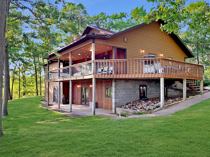 Colorful Fall Lake Side Cabin child friendly Cabins for Rent in