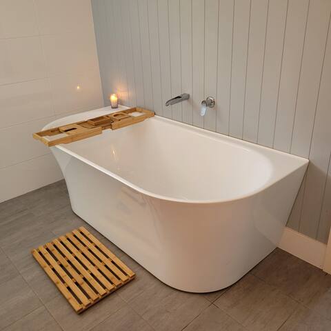 Light & airy, 3-bed home with pool & 800m to beach gallery image 5