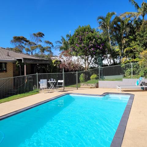 Light & airy, 3-bed home with pool & 800m to beach gallery image 4