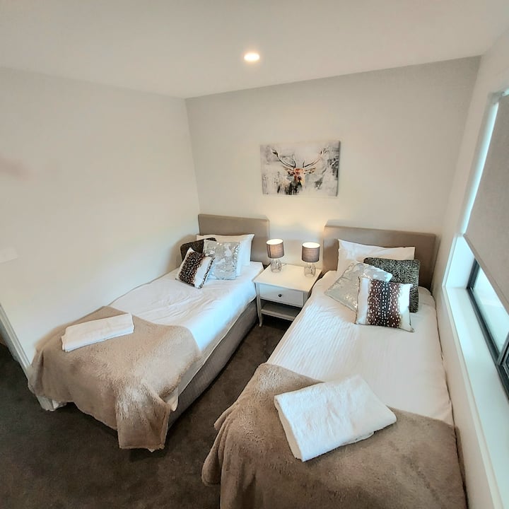 Chumba cha 5 cha kulala - Hulala Watu 2