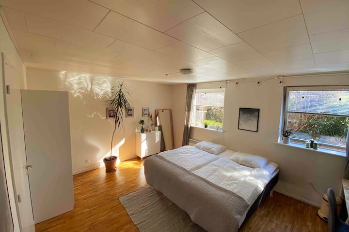 Chumba cha kwanza cha kulala.