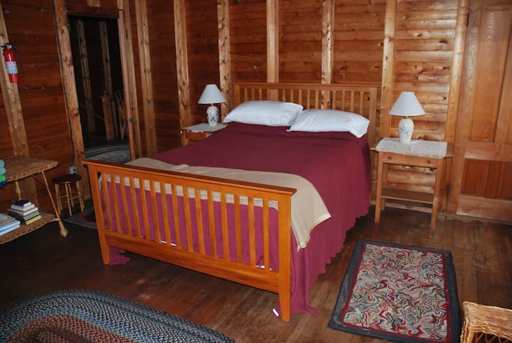 Glavna kuća na katu Crvena spavaća soba