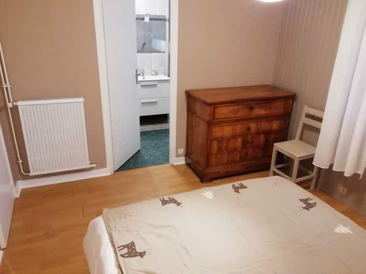 Habitación PEMP con acceso directo al baño
