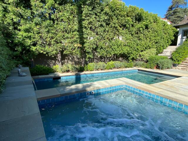 Stunning Hollywood Pool Home – Huge Yard gallery image 4