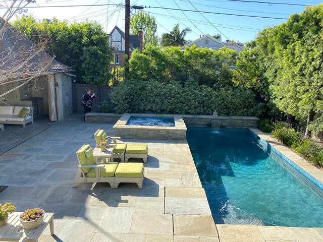 Stunning Hollywood Pool Home – Huge Yard gallery image 5