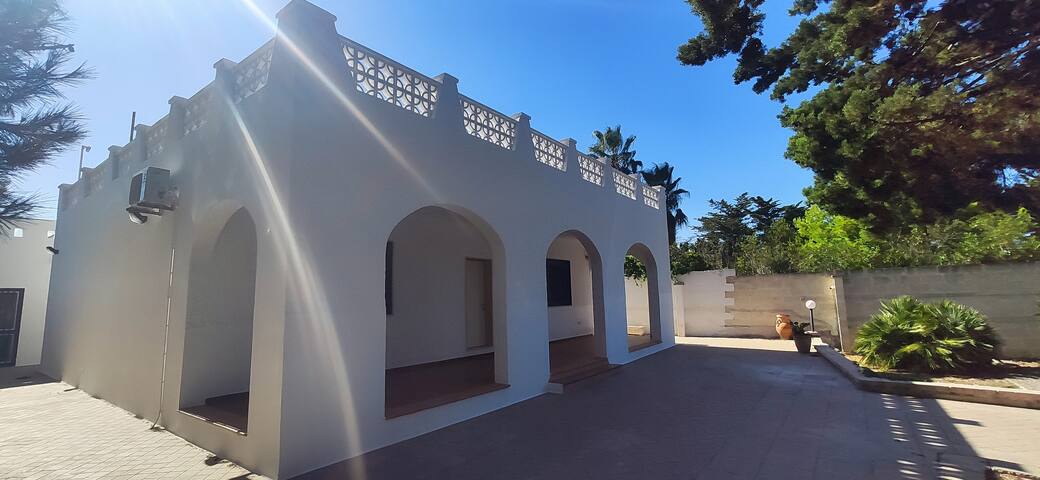 Salento Villa w/ Beach at 5 mins & Private Jacuzzi gallery image 2