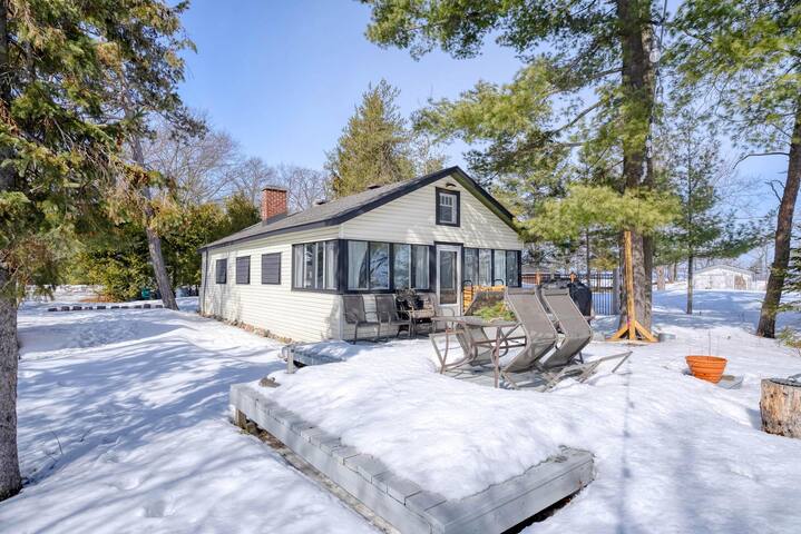 The Sandy Bottoms: Constance Bay Beach House gallery image 5