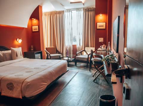 Stylish & Large Room in Boutique villa 1.5kms Taj