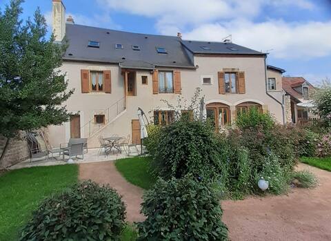 Gite 12/14 pers. park, renovated with charm, modern