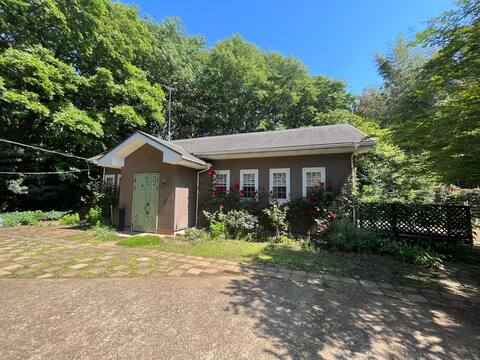 Rose Garden esta [Weekday Late Check-in Discount Available] Sauna & BBQ Private Cottage