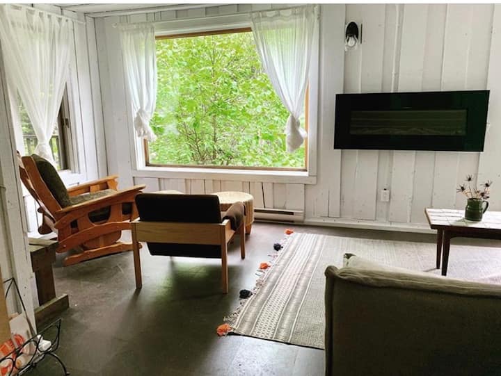 Les Conifères Gîte Et Café - Pavillon Cascades - Laurentides