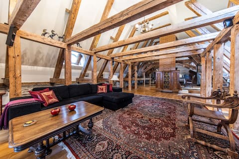 Authentic 170m2 Old Town Apt• Sauna•Main Square