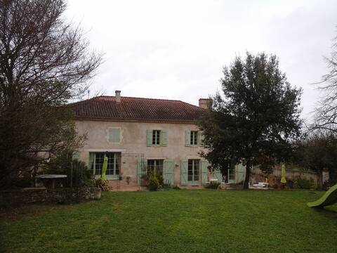 Beautiful family home with pool in Jegun