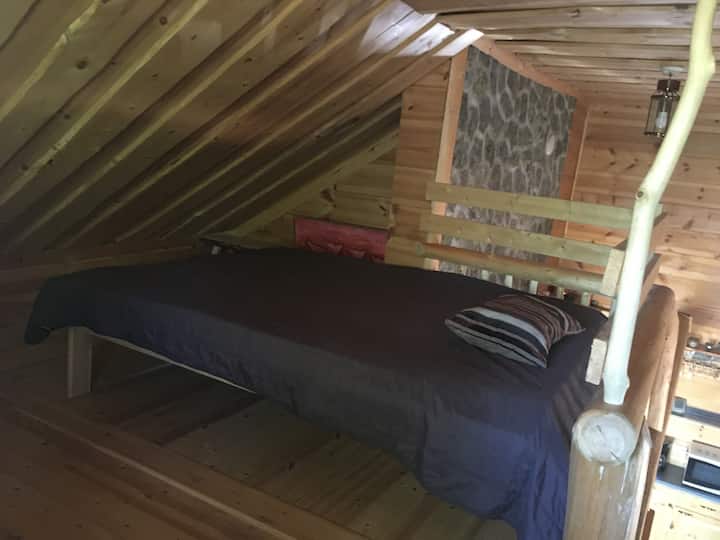 Yläkerran/parven parven parisänky.