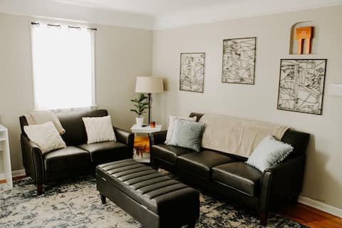 Successful Airbnb property: Cozy house near Lake Erie, 10 minutes to Downtown. in Cleveland