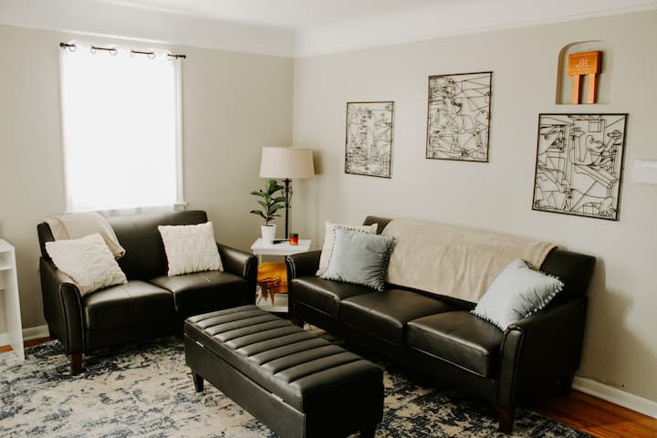 Cozy House Near Lake Erie, 10 Minutes To Downtown. - Cleveland
