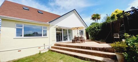 Countryside Family Retreat with Stunning Views