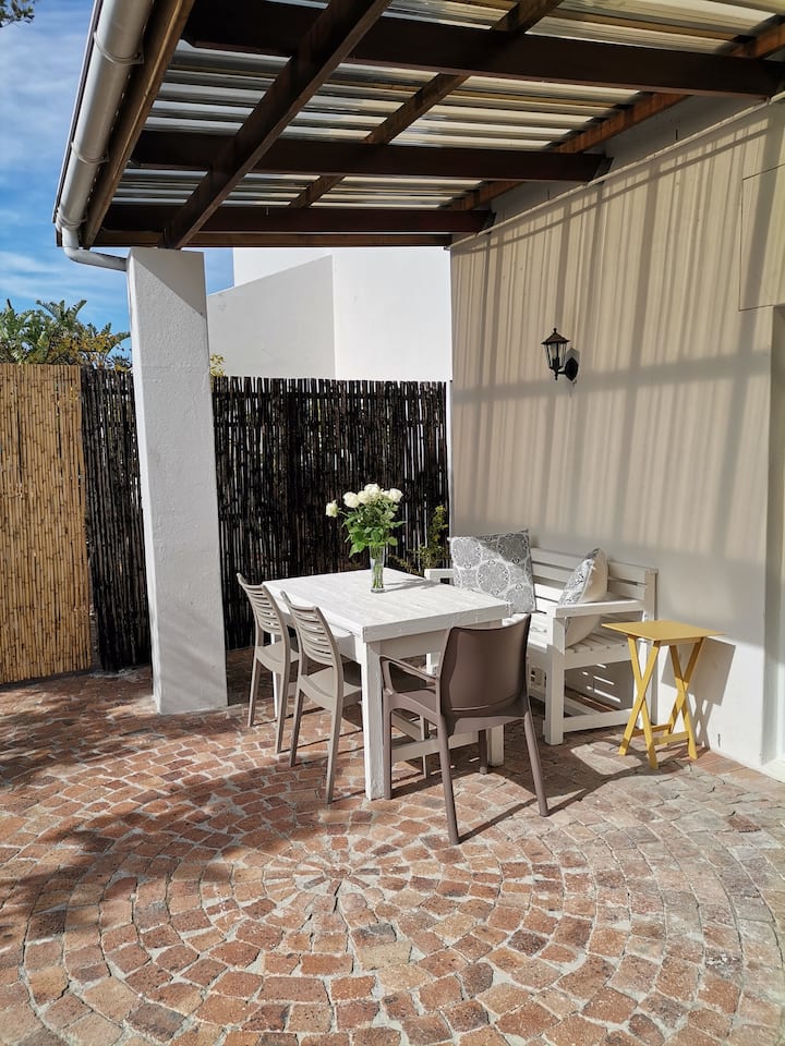 Marina Da Gama Holiday Rentals & Homes Marina Da Gama, Cape Town