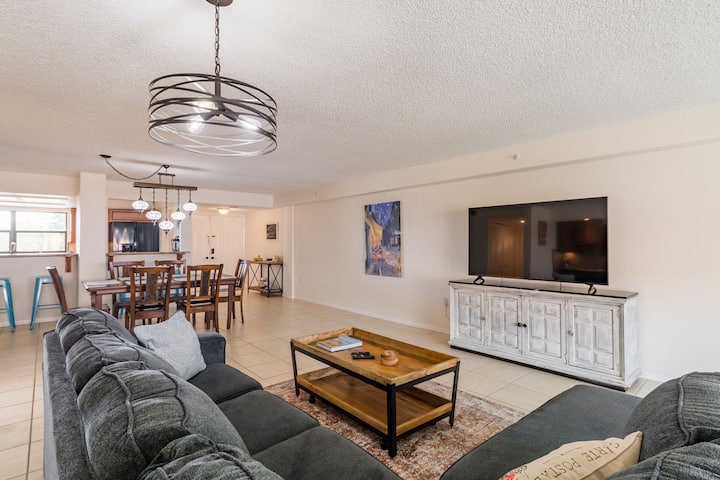 Family/pet Friendly Across From Beach - Indian Rocks Beach, FL
