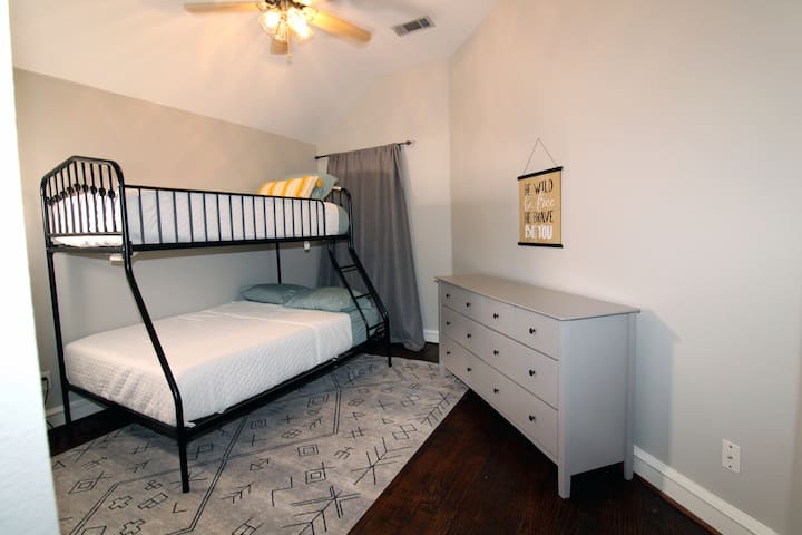 ¡Hermosa casa de 3 dormitorios con piscina! - Airbnb