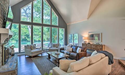Lake home w/Dock! 5bed/5bath, Hot tub + Game Room!