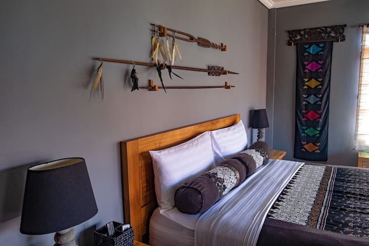 上层卧室配有舒适的2米宽双人床