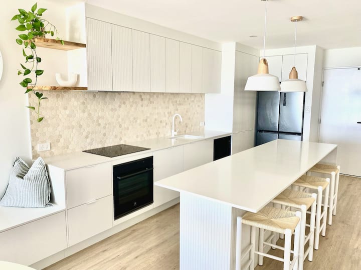 Absolute Waterfront - Kings Beach - Happy Valley