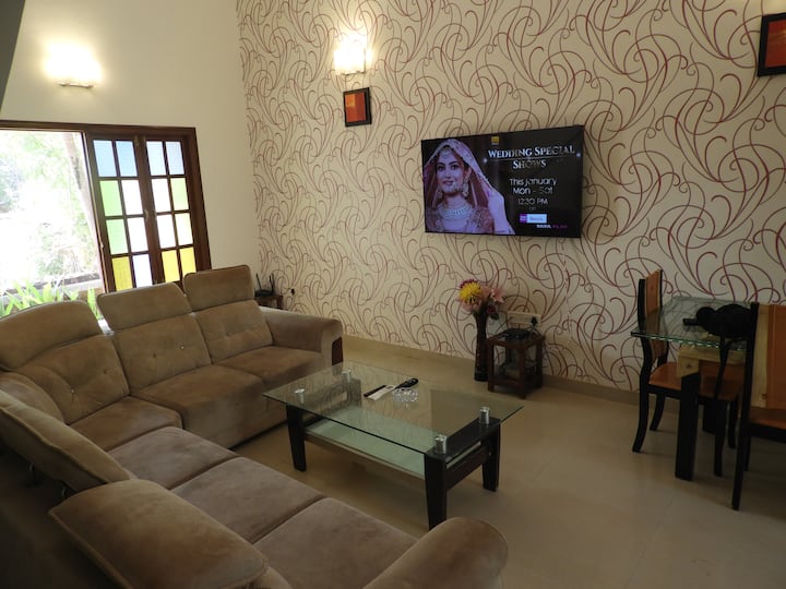 SITTING ROOM (Hall)