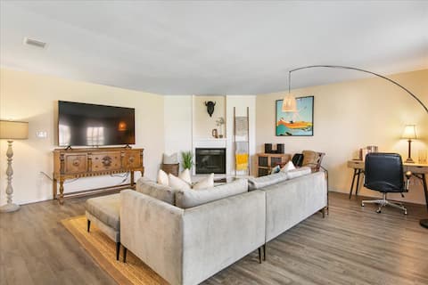Top Airbnb: Austin TX Haus: King/Sleeps 6/Q2/Domain/13 mins DT in Gracy Woods