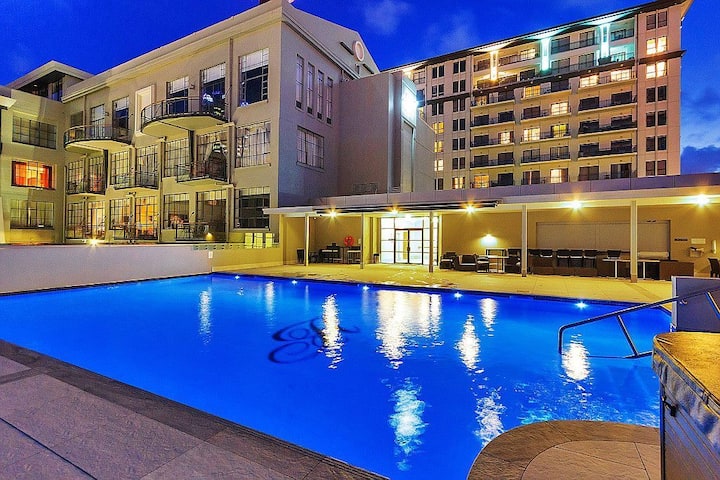 One Bedroom Apartment  With A  Rooftop Pool & Gym - Auckland