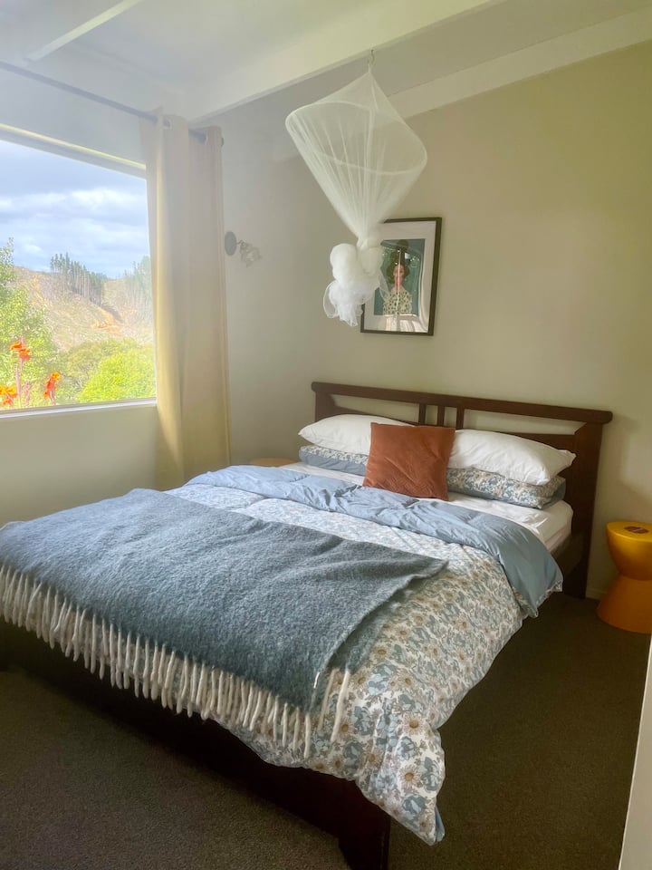 غرفة نوم 1/ سرير حجم وسط